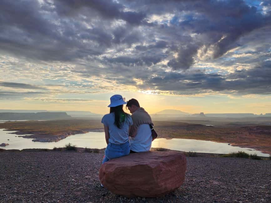 1-Day Grand Canyon Tour from Las Vegas: Stargazing & Sunrise - Lake Powell in a short half-hour stop