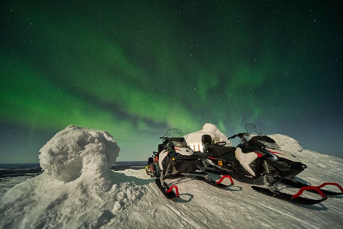 3 Hours Snowmobiling under Auroras and Night Sky - Learning to handle the snowmobile