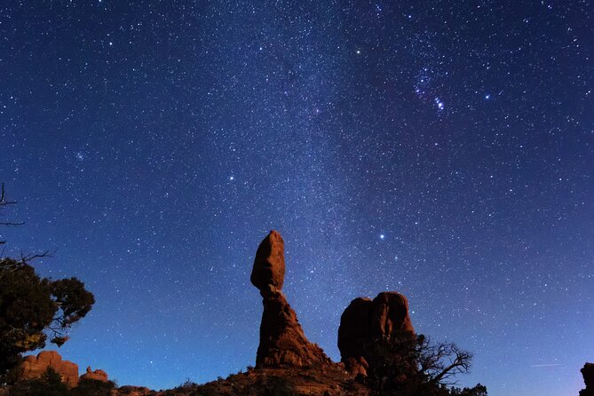 Astro-Photo, Hiking and Stargazing Tour in Arches National Park - The Windows Section meeting point