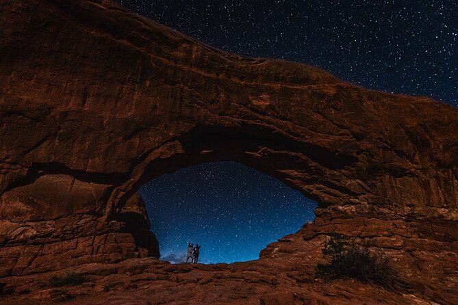 Astro-Photo, Hiking and Stargazing Tour in Arches National Park - Phone photography is part of the experience