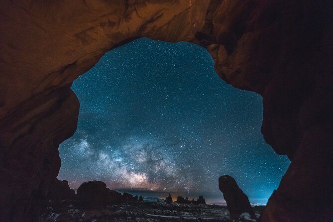Astro-Photo, Hiking and Stargazing Tour in Arches National Park - Equipment, comfort, and safety after sunset