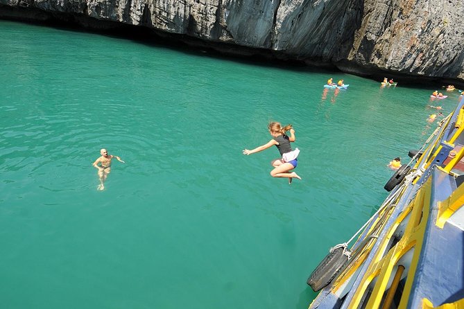 Blue Stars Kayaking Adventure in Angthong Marine Park - The short, steep climb to Koh Mae Ko’s emerald lake
