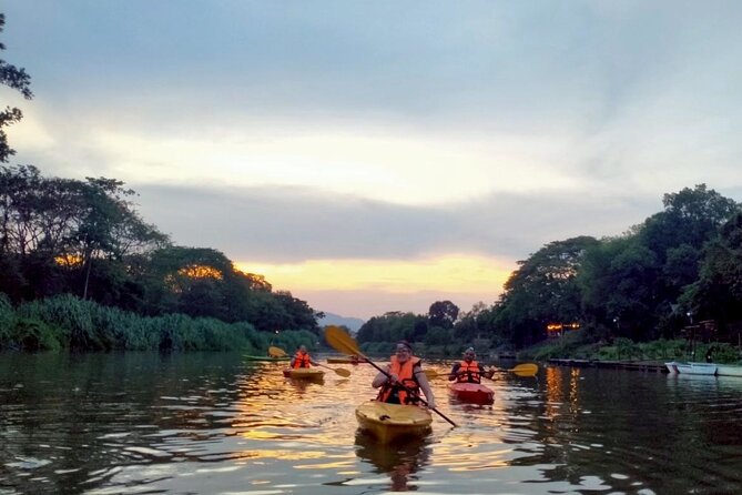 Chiang Mai: Kayak Under the Stars – 6 km to the Heart of the City - From city streets to a dark river launch
