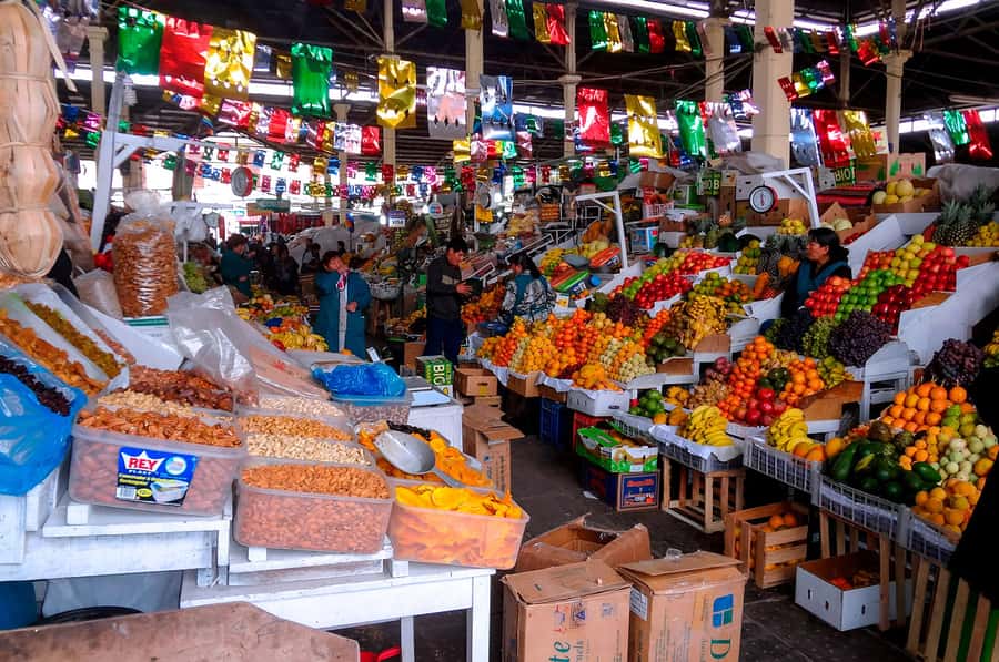 Cusco: Planetarium and Night Tour with Dinner and Pisco Sour - Starting among the stalls at San Pedro Market