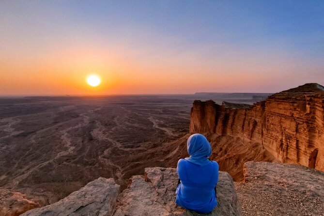 Edge Of The World Hike(Dinner under stars,village,bats cave,camp) - Walking toward Jabal Firayn