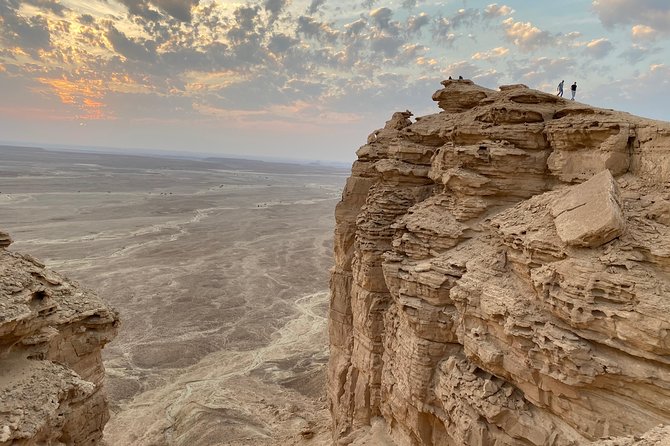 Edge of the World with 4x4 vehicles, sunset Dinner and stargazing - Leaving Riyadh by 4x4