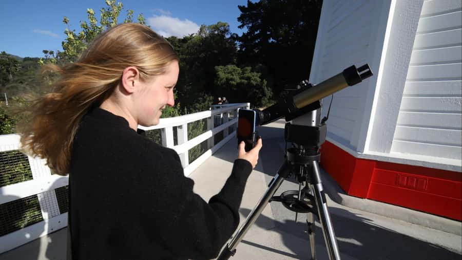 From Akaroa Lighthouse: Sungazing Tour with Two Telescopes - What happens during the 30-minute tour