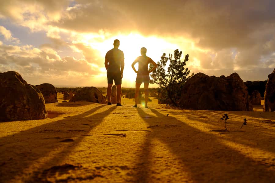 From Perth: Pinnacles Sunset and Stargazing Tour with Dinner - Entering the Pinnacles after the crowds have thinned