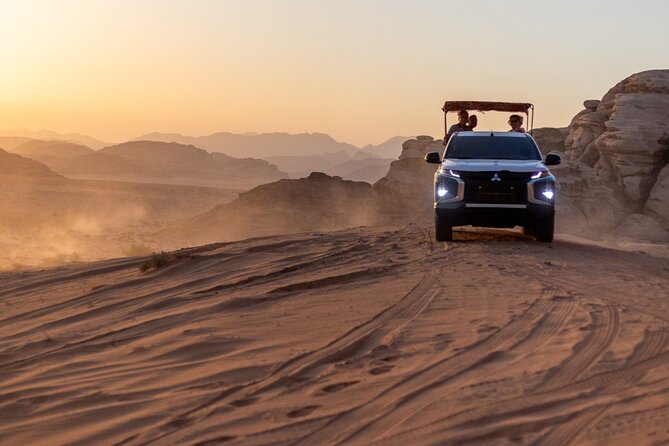 Full Day Jeep Tour + Night Under the Stars - Mushroom Rock and lunch over the fire