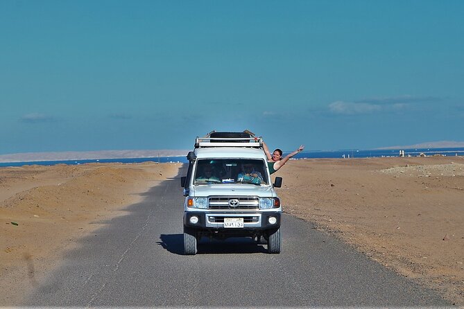 Hurghada Desert Sunset & Stargazing Tour with Dinner by Jeep - Sunset over the Hurghada desert mountains