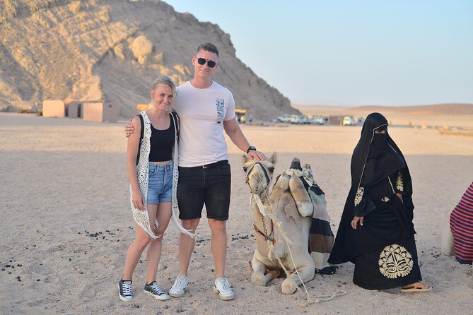 Hurghada: Safari 4x4 Jeep, Camel Ride, Dinner & Star Watching - A candlelit barbecue with vegetarian choices