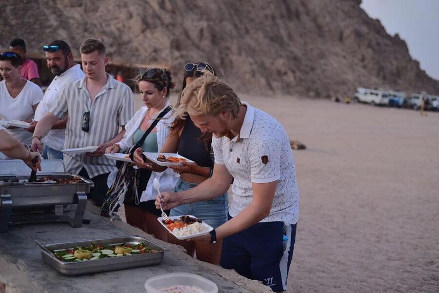 Hurghada: Star Watching Desert Adventure by Jeep with Dinner - What $36 really gets you