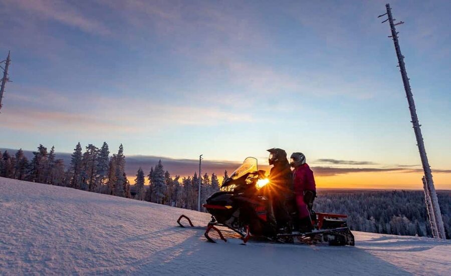 Levi: Twilight Snowmobile Safari & Stargazing Experience - A Finnish cabin, hot drinks, and a telescope