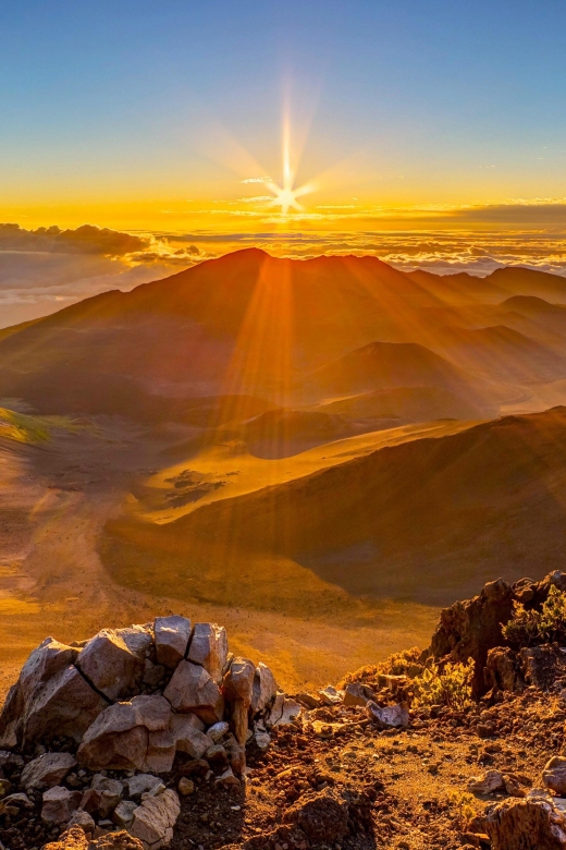Maui: Haleakala Sunset and Stargazing Tour with Dinner - Sunset over the Pacific