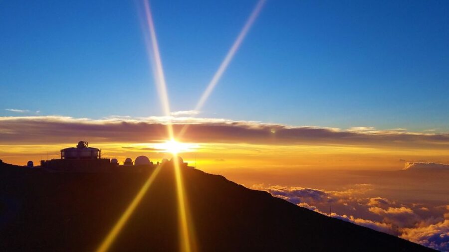 Maui: Haleakala Sunset and Stargazing Tour with Dinner - The guide’s role in the experience