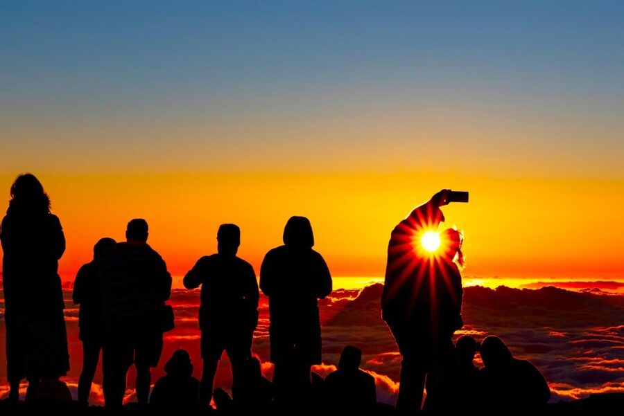Maui: Haleakala Sunset and Stargazing Tour with Dinner - Reaching the 10,023-foot summit