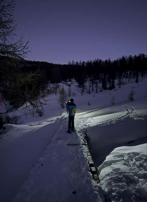 Milky Way: night snowshoe hike with a typical dinner in a mountain hut - Arriving at Rifugio Combe d’Imbert Vittoria
