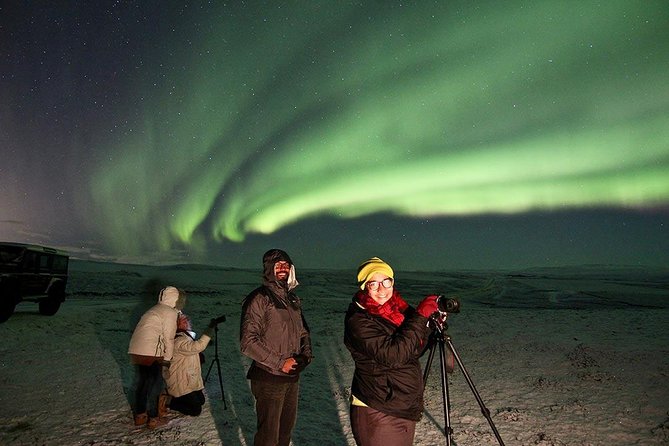 Northern Lights and Stargazing Small-Group Tour with Local Guide - Chasing the aurora beyond Reykjavik