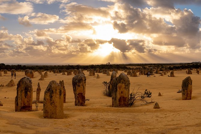 Pinnacle Desert Sunset and Night-time Stargazing Tour from Perth - Why this evening works so well