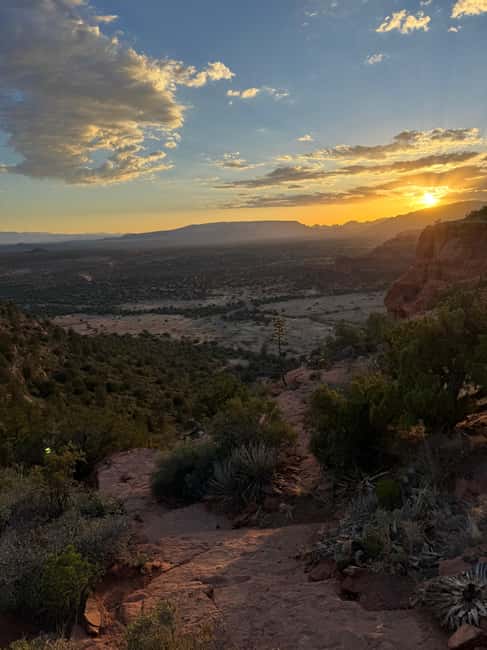 Sedona Night Hike and Stargazing Tour - Climbing Doe Mountain in the fading light