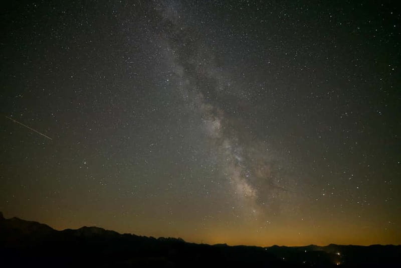 Stroll among the stars : Stargazing and Astronomy Tour - From the Last Sunlight to the First Stars