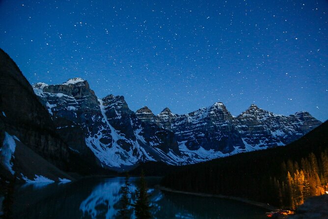 Sunset at Moraine Lake & Stargazing Tour from Canmore/Banff - Cold, rain, and the small details that matter