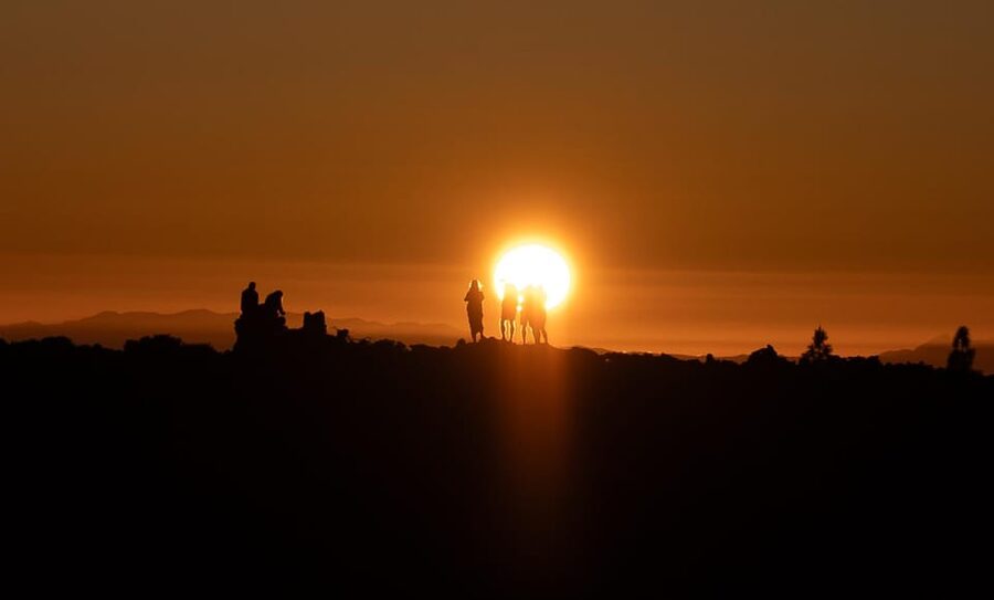Tenerife: Teide National Park Sunset & Stargazing Tour - Sunset above the cloud layer