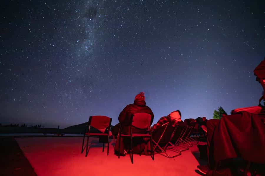 Twizel: Stargazing Tour with an Astronomer and Telescope - Cold chairs, blankets, and what to wear