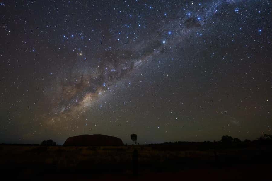 Uluru: National Park Astronomy Tour with Telescope and Photo - Why Uluru looks different after dark