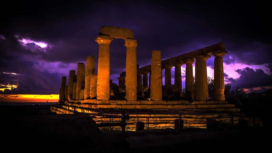 Valley of the Temples under the stars with ticket included - Why the Valley of the Temples works so well after dark