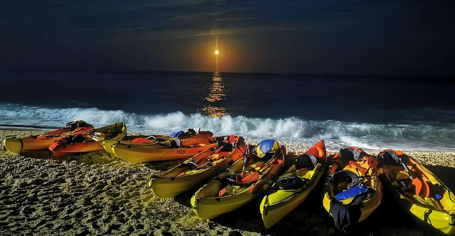 Villajoyosa: Moonlight kayaking and dinner under the stars - Who will enjoy this most